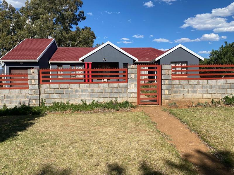 To Let 4 Bedroom Property for Rent in Komani Park Eastern Cape